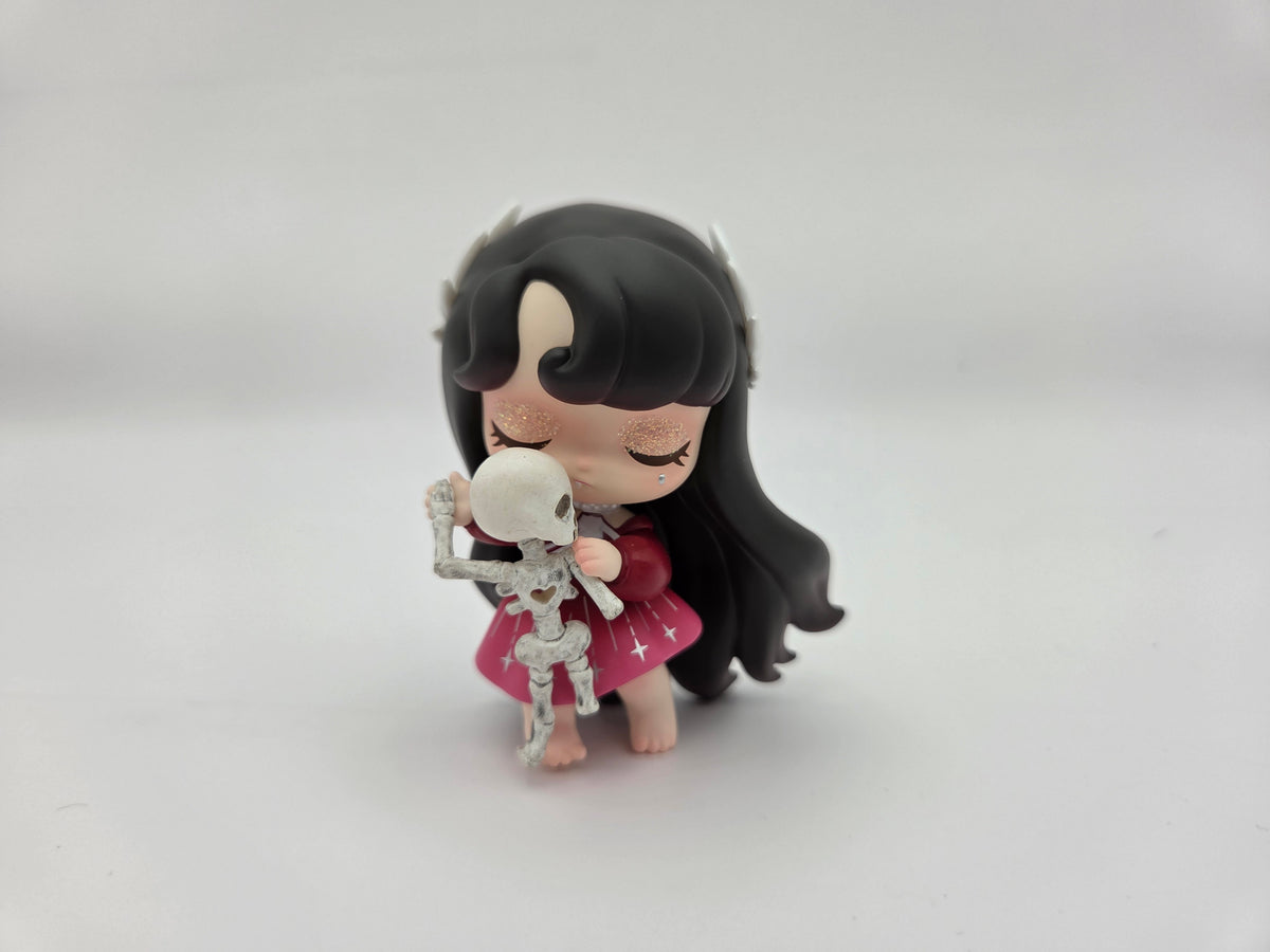 Lilith Nocturnal Shroud Collectible Figure