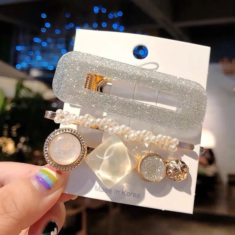 Pearl hair accessories