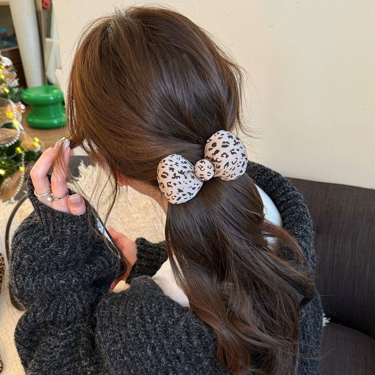 Elegant Sophisticated Bun-style Ponytail Clip For The Back Of The Head
