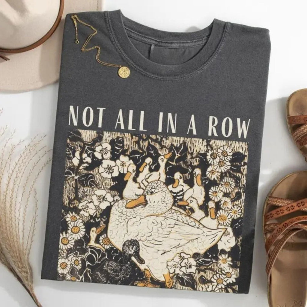Duck Non Row Shirt – Fun Retro Animal Graphic Tee, Aesthetic Duck Mom Pattern T-Shirt, Cute Vintage Bird Gift for Mom