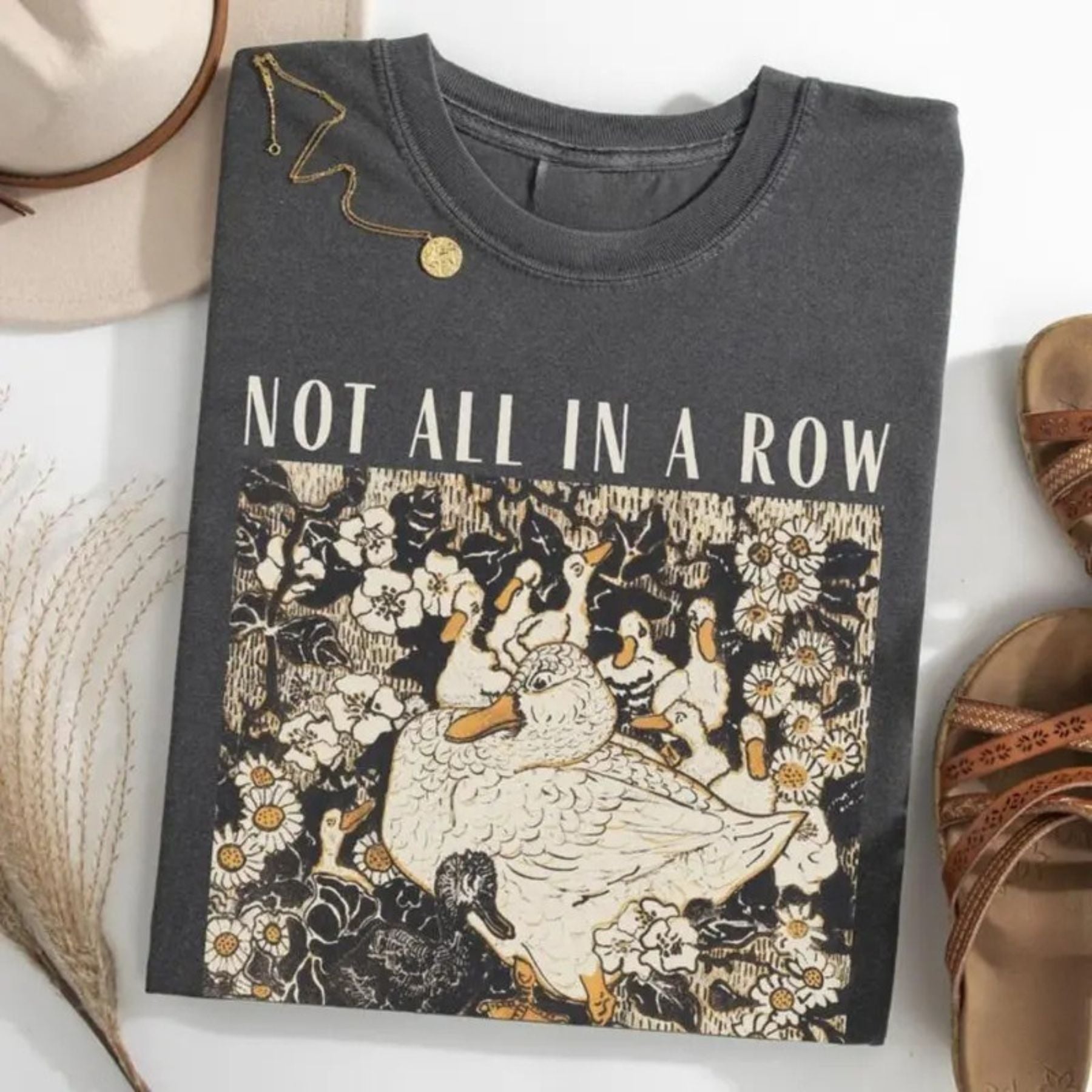 Duck Non Row Shirt – Fun Retro Animal Graphic Tee, Aesthetic Duck Mom Pattern T-Shirt, Cute Vintage Bird Gift for Mom
