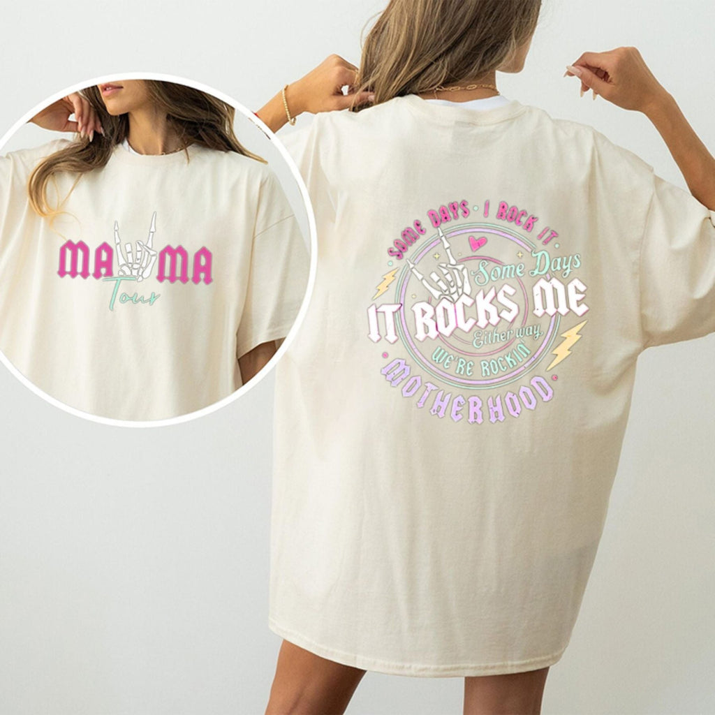 Mama Tour “It Rocks Me” T-Shirt – Retro Music Mom Graphic Tee, Unisex Cotton Shirt