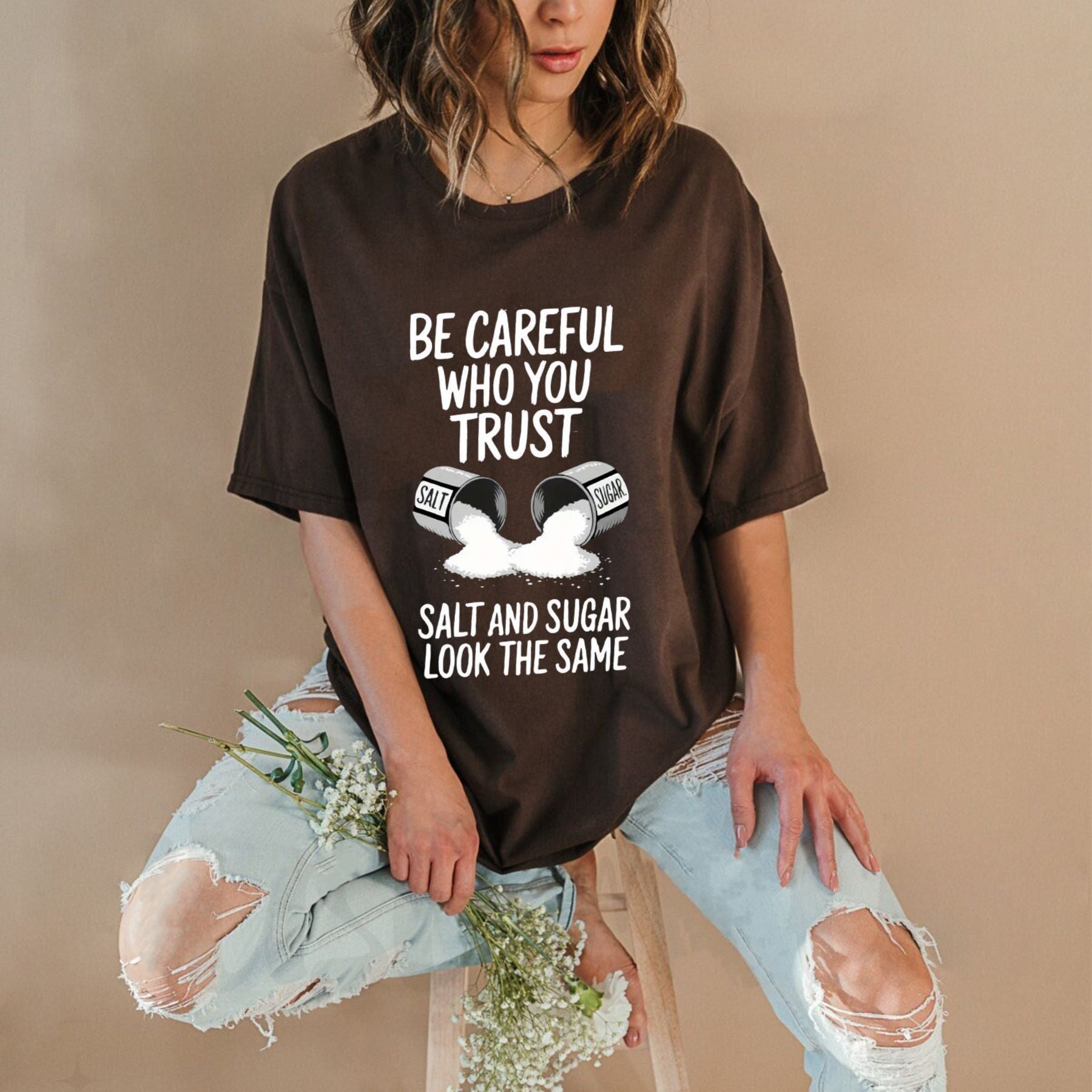 "Salt Graphic: Be Careful Who You Trust" T-Shirt – 200g Heavyweight Cotton Outdoor Fitness Top, Minimalist Gym Graphic Tee for Men & Women