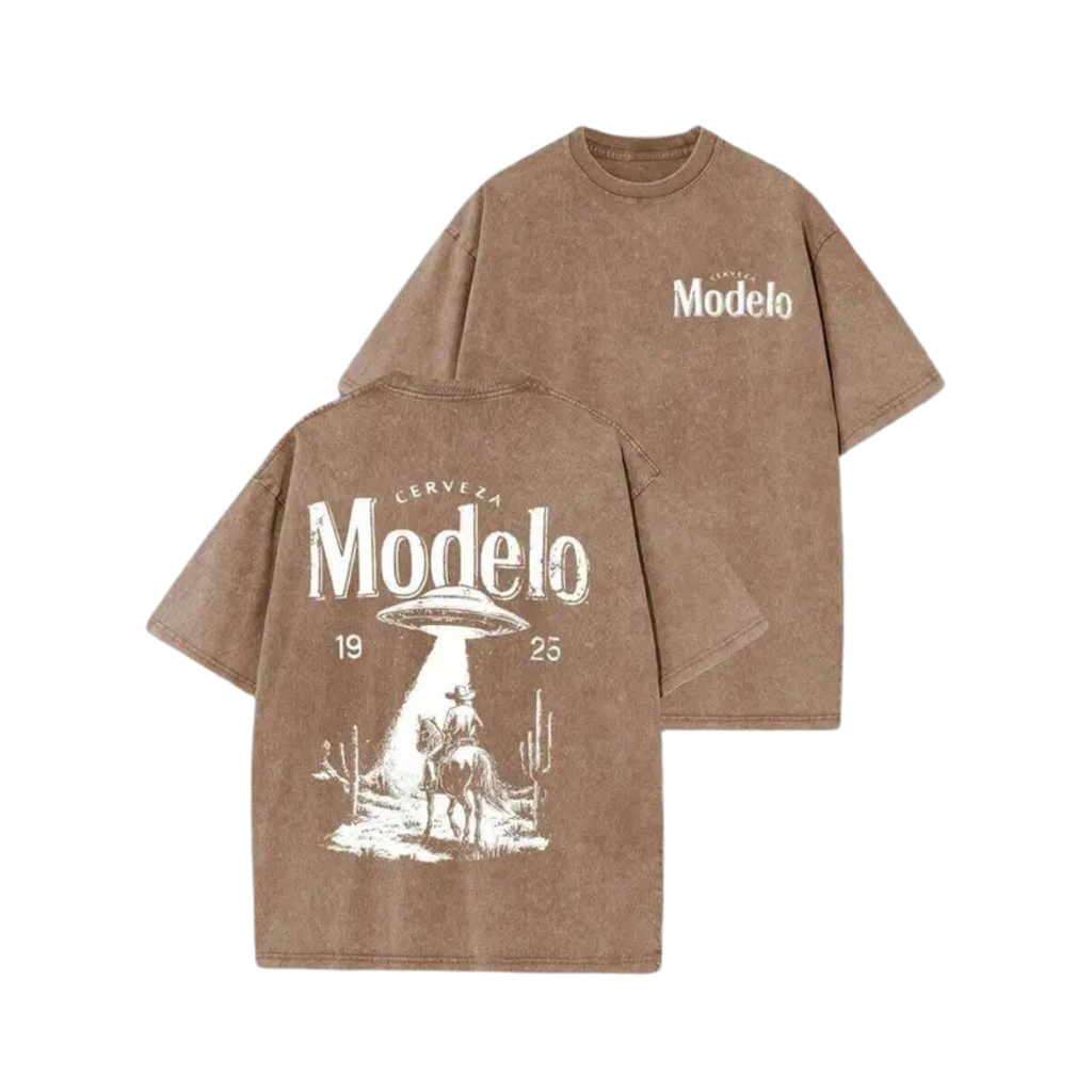 Modelo "Out Of This World" Western Tee – Retro UFO Cowboy Graphic Shirt