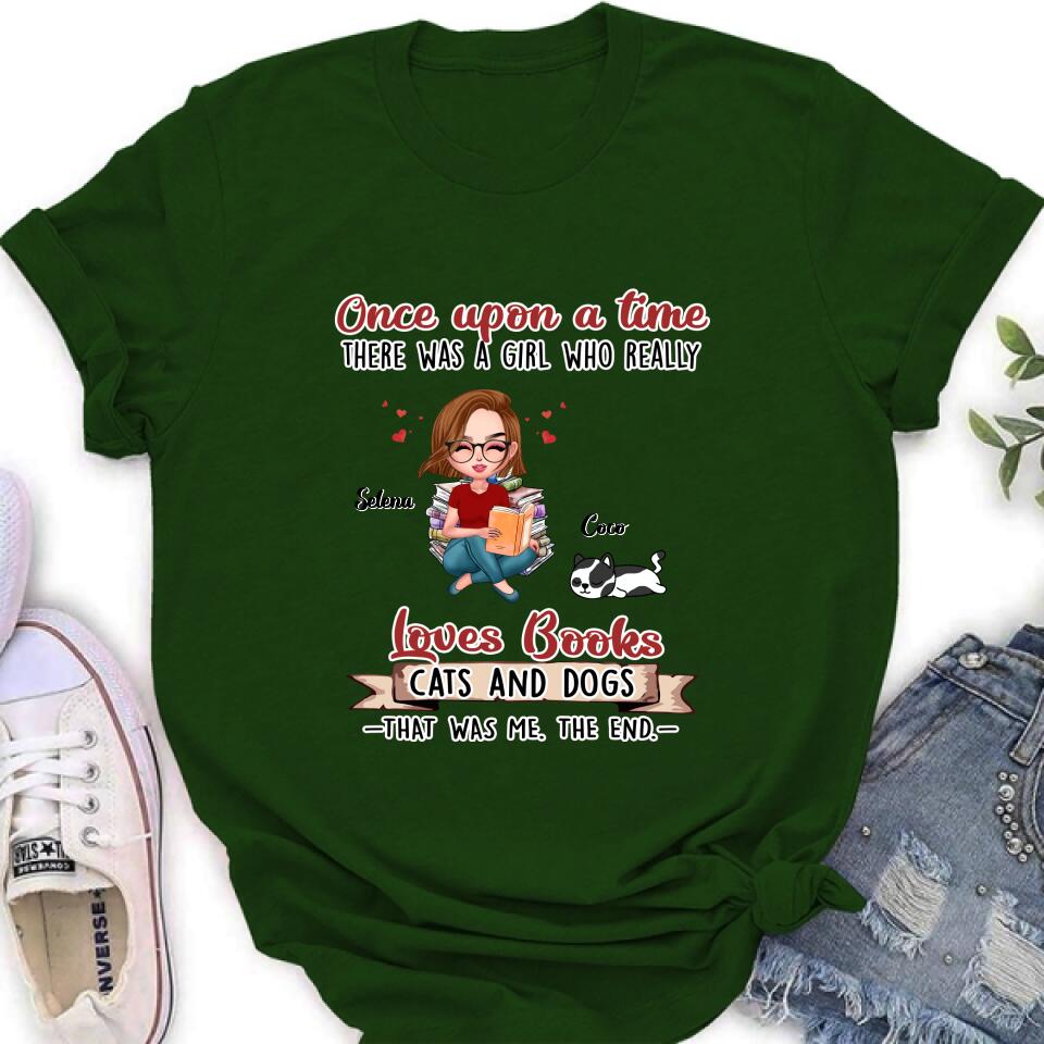 Personalized Reading Girl Shirt/Pullover Hoodie/Sweatshirt/Long Sleeve - Girl With Up to 4 Pets - Gift Idea For Book/Cat/Dog Lover - Loves Books, Cats And Dogs That Was Me