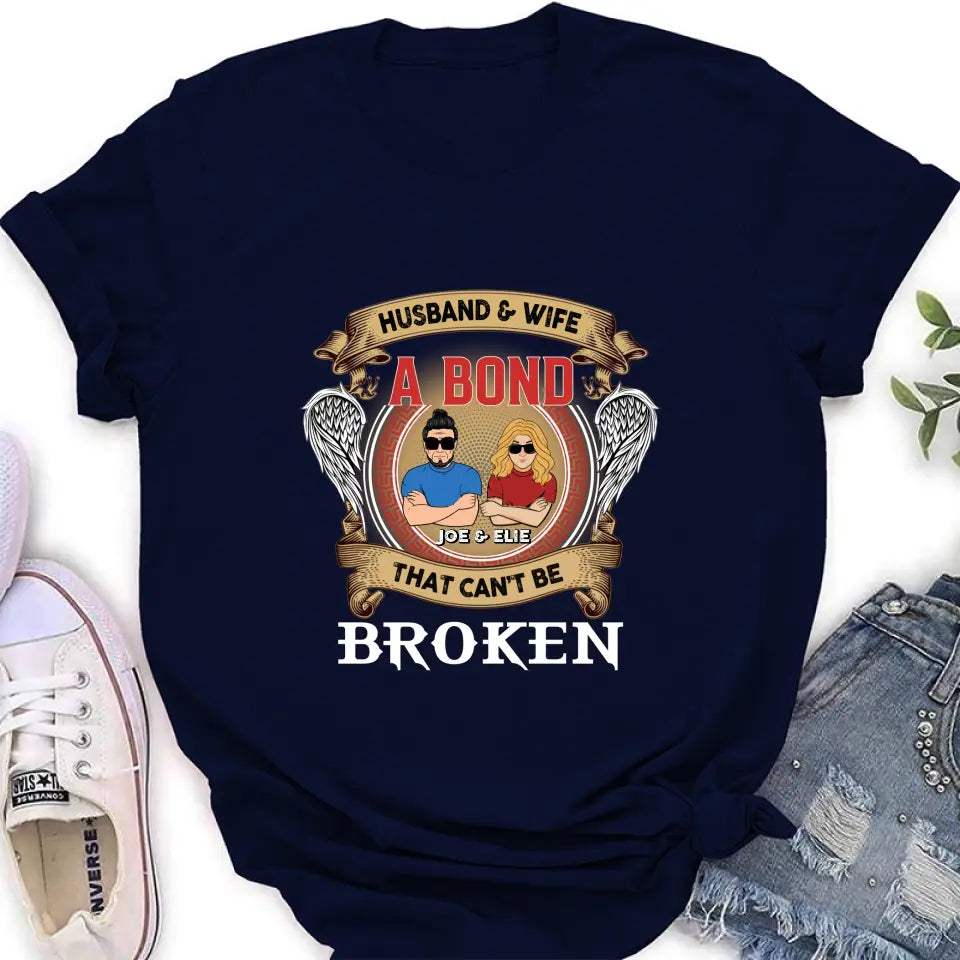 Personalized Couple Shirt/Long sleeve/Sweatshirt/Hoodie - Gift Idea For Couple/Mother's Day/Father's Day - Husband And Wife A Bond That Can't Be Broken