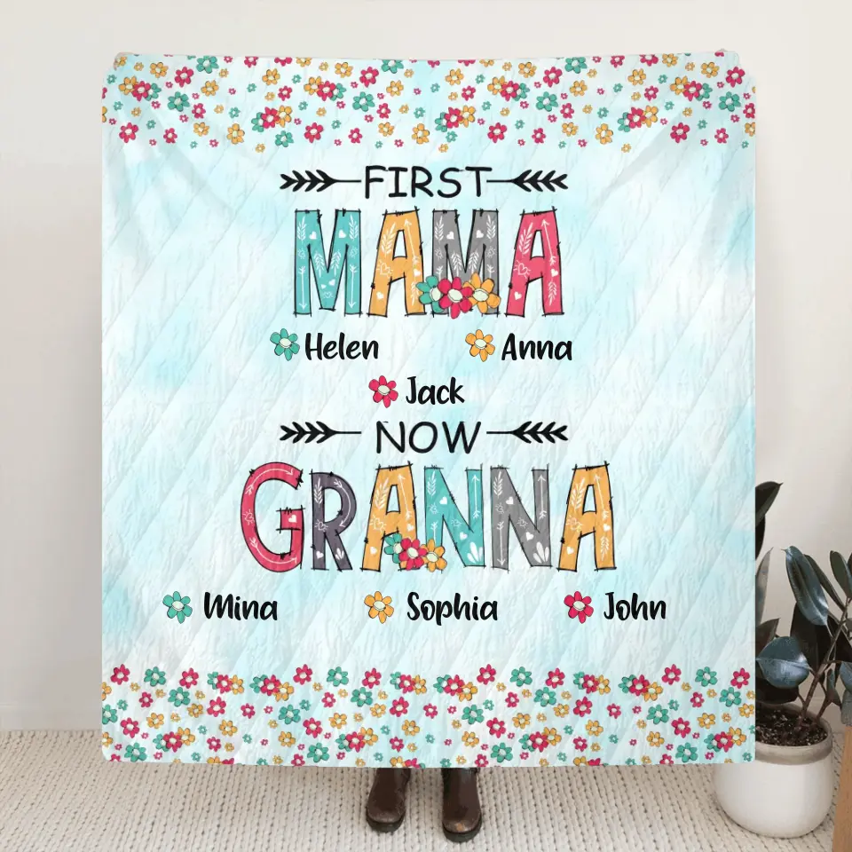 Personalized Grandma Fleece Throw Blanket/Quilt - Up to 4 Kids And 8 Grandkids - Mother's Day Gift Idea for Grandma - First Mom Now Nana Kid And Grandkids Flower Pattern