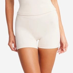 U111 White Shorts