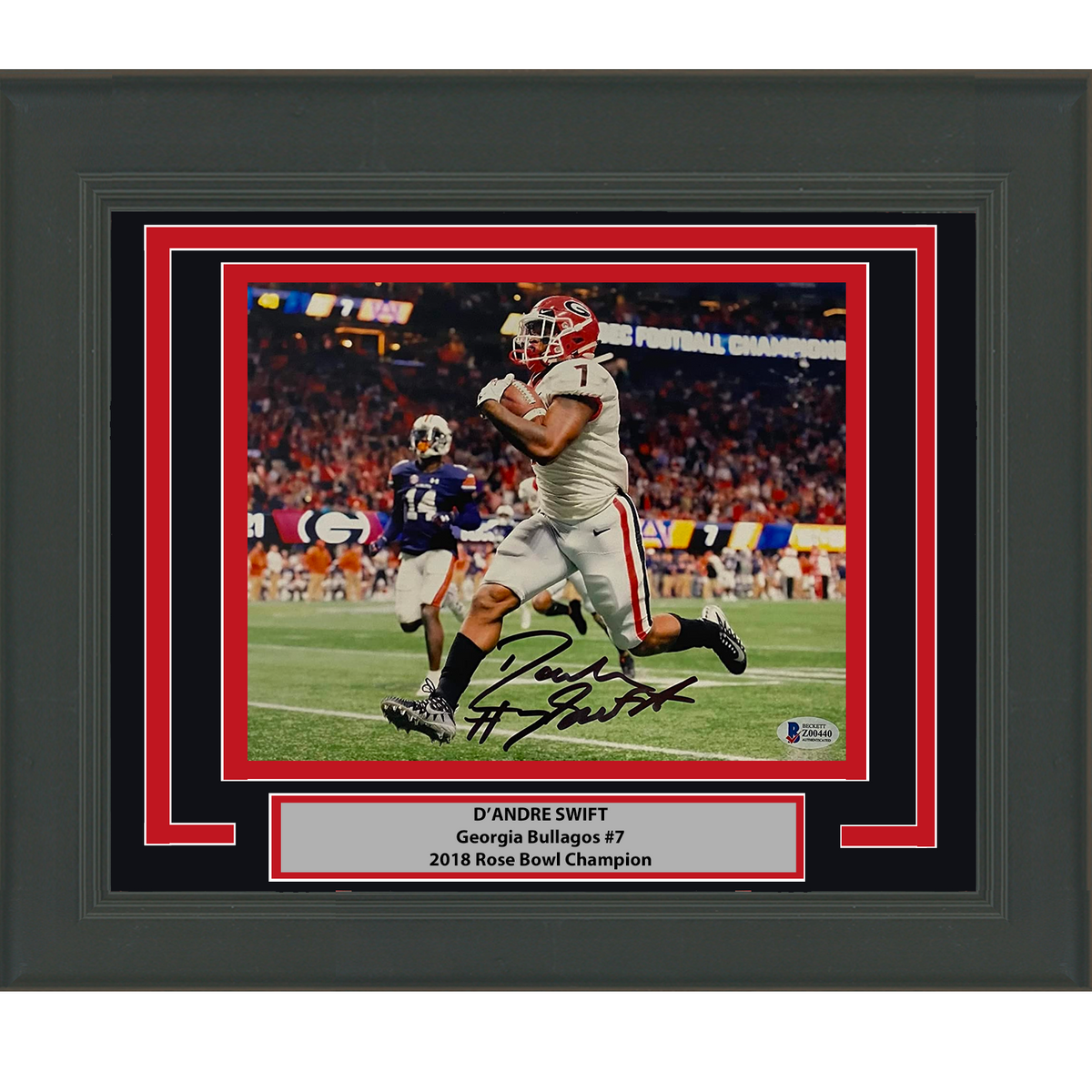 Framed Autographed/Signed D'Andre Swift Georgia Bulldogs 8x10 College Football Photo Beckett BAS COA #1