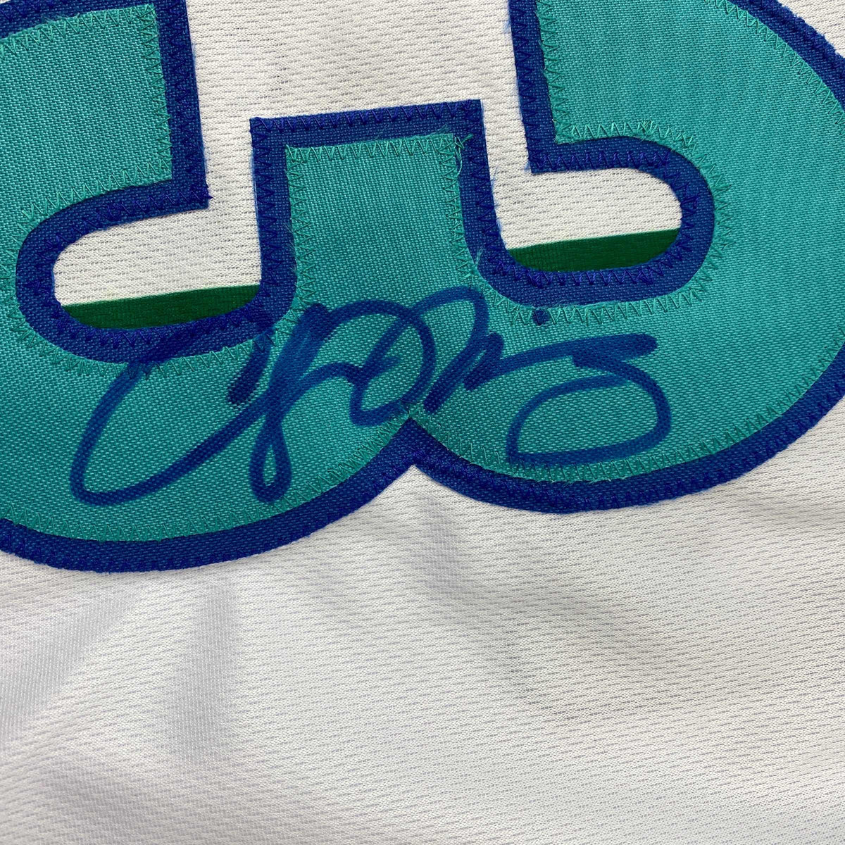 Autographed/Signed Alonzo Mourning Charlotte White Basketball Jersey JSA COA