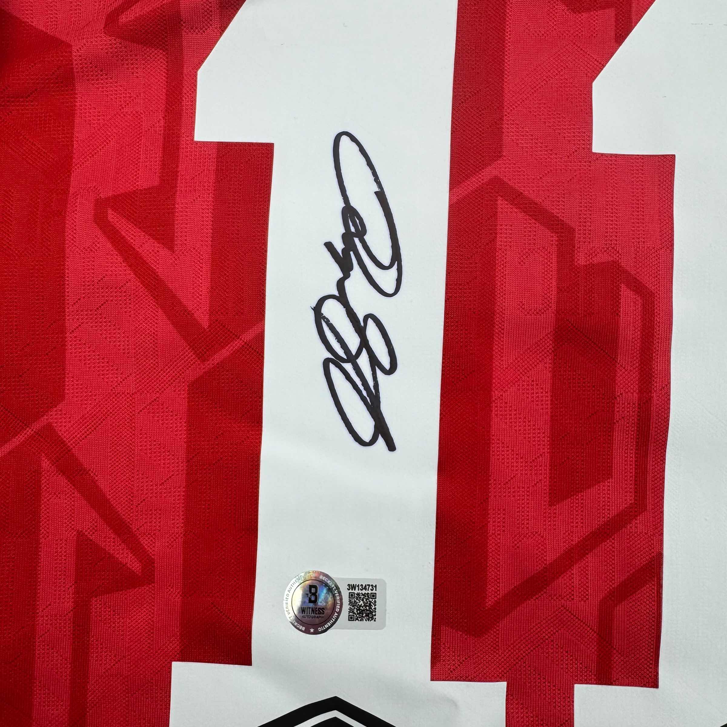 Autographed/Signed Ryan Giggs Manchester United Red Soccer Jersey Beckett BAS COA