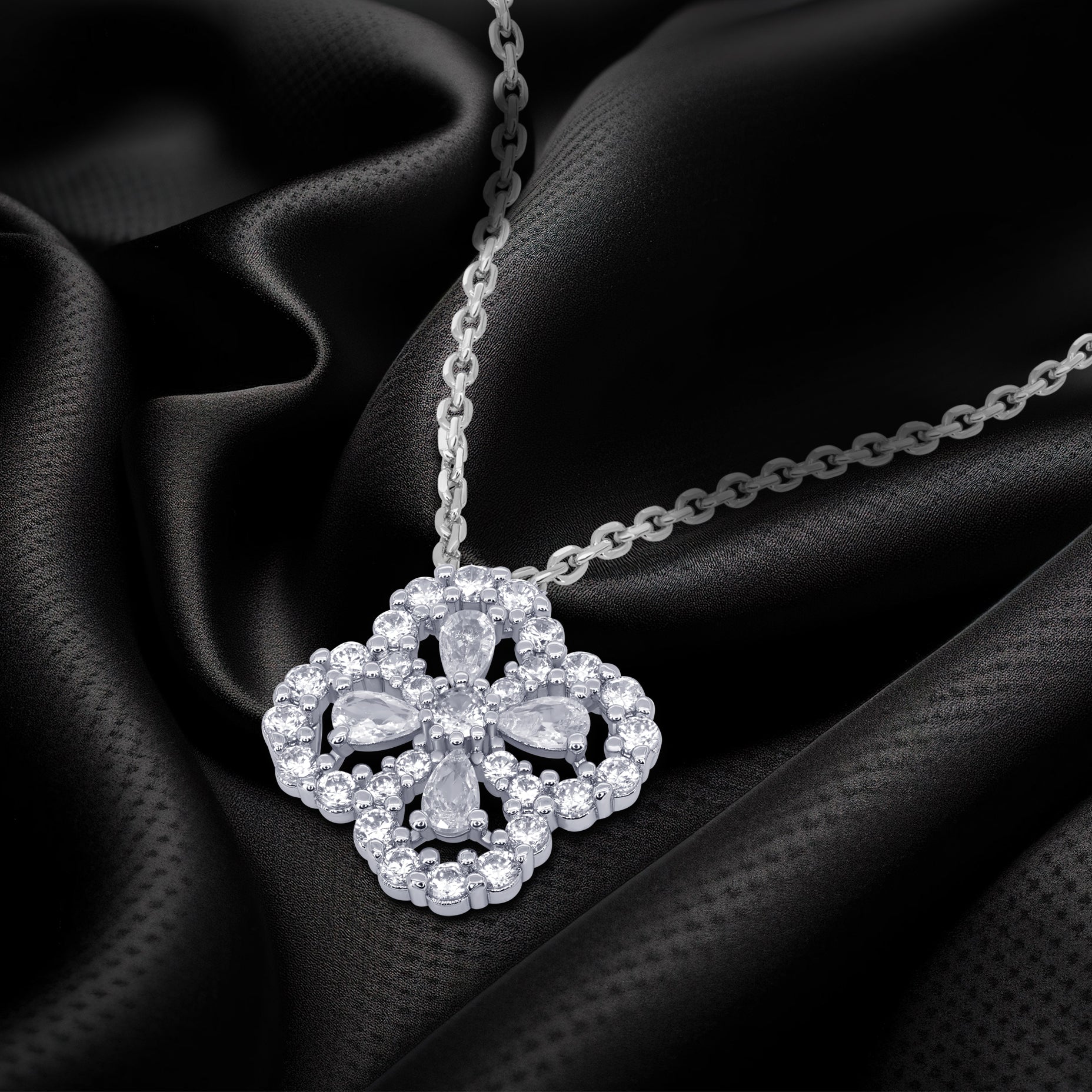 Luxe Clover Pendant Necklace