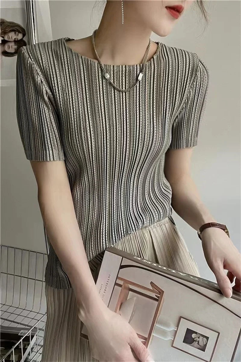 Women's Pleated Short Sleeve Blouse – O-Neck Loose Fit Casual Top for Spring & Summer