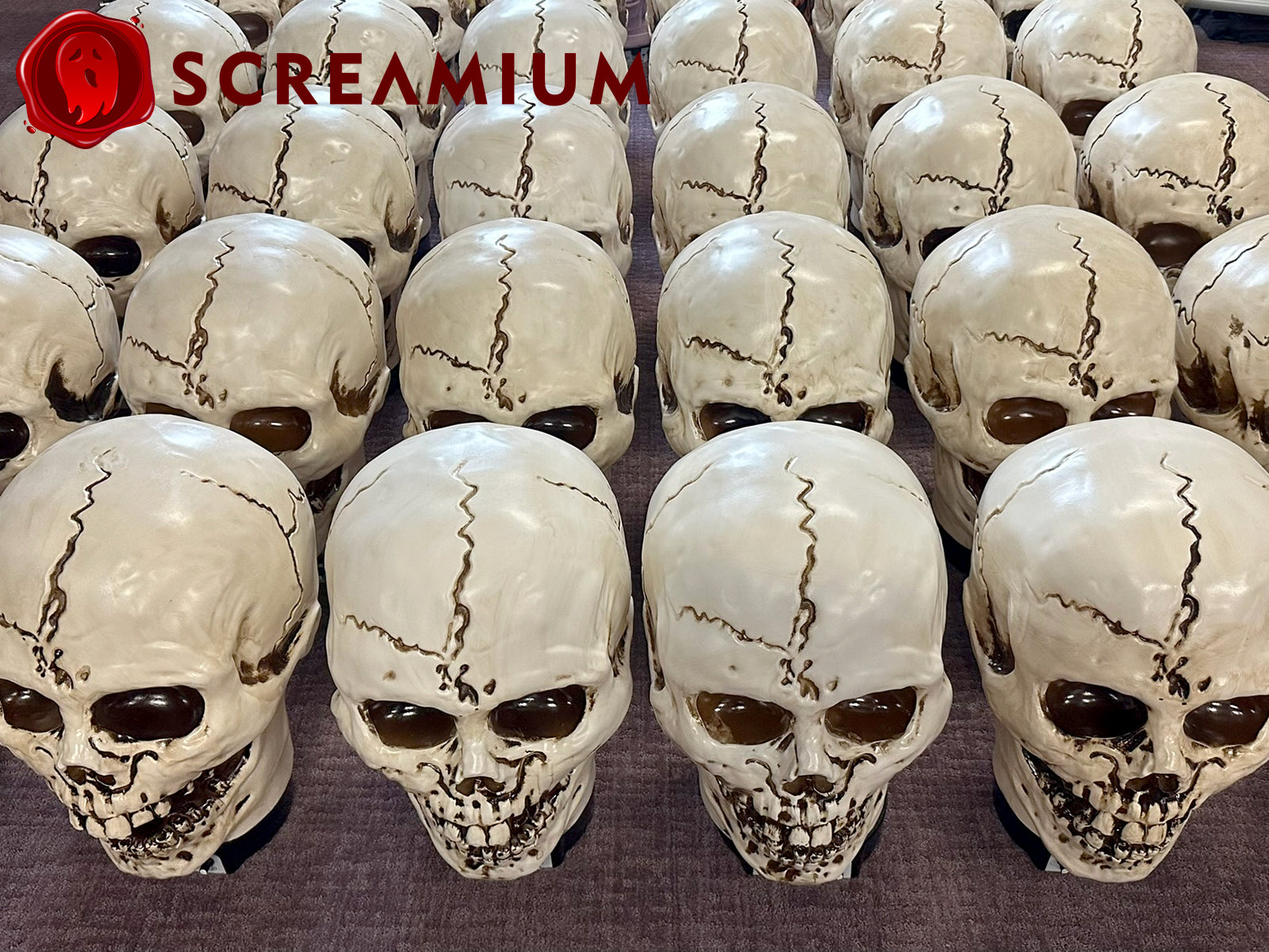 Giant Skull Animatronic Lamp Prop 20-Inch-Tall Heavy Duty Polyresin Halloween Decoration