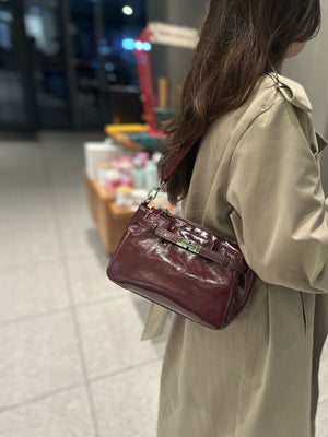 Wine red