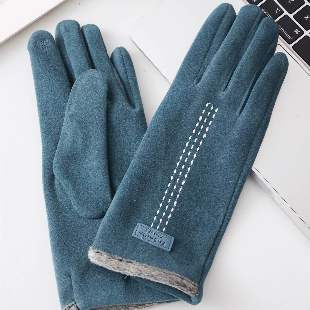 Womens Winter Thermal Gloves Made From Duvet Fabric With Touchscreen Compatibility And Three-Strand Fleece Edges
