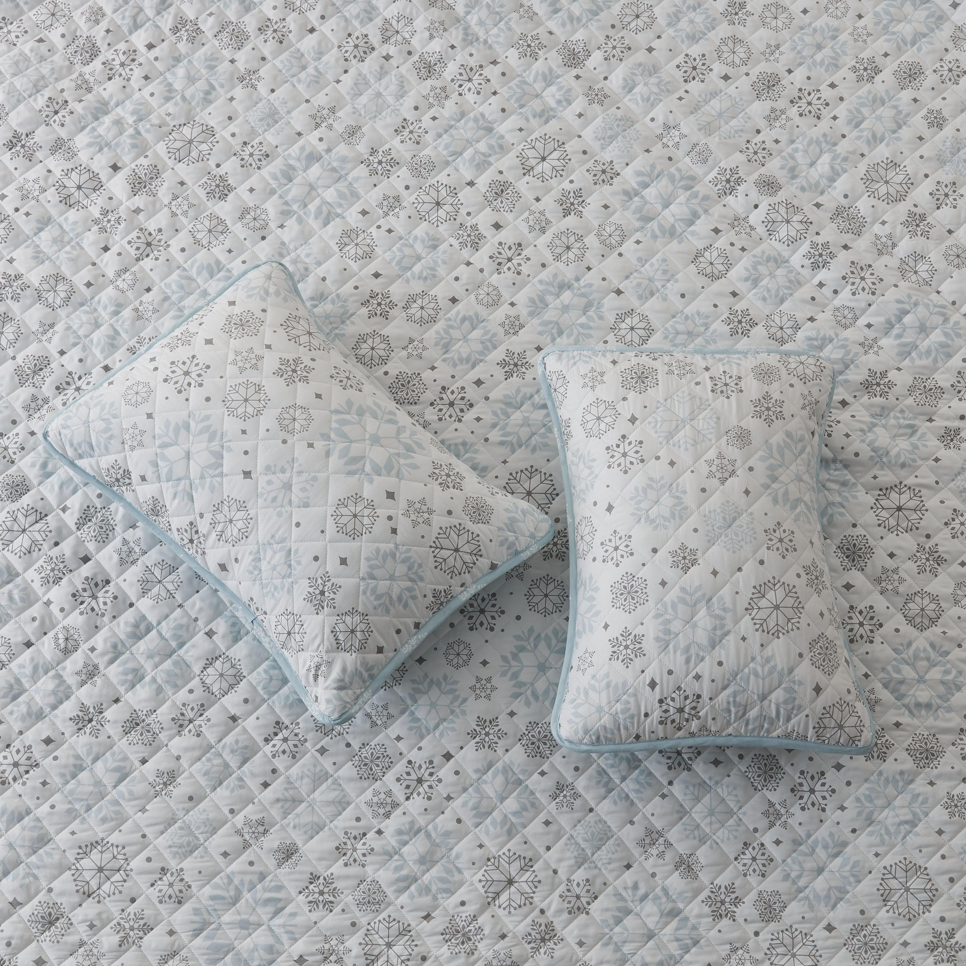 Snowflake Quilt - Nova Collection