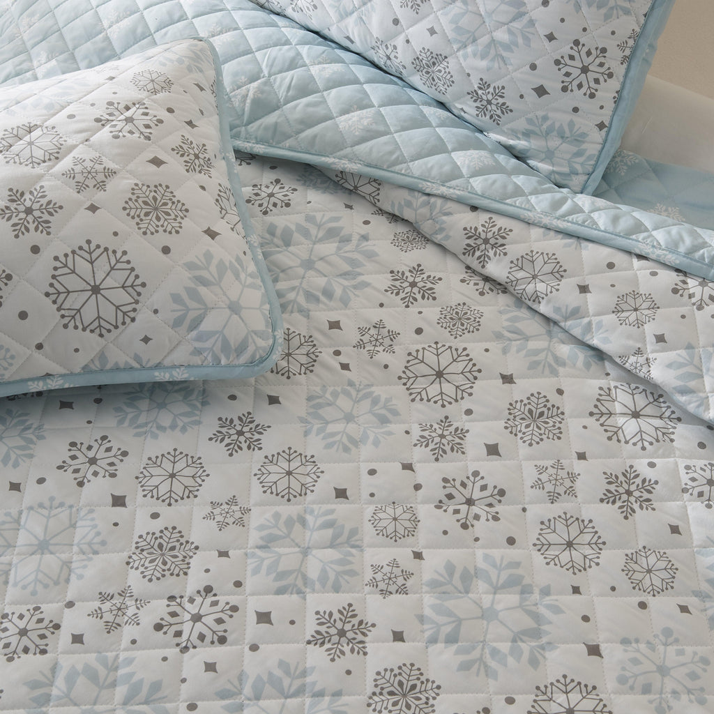 Snowflake Quilt - Nova Collection