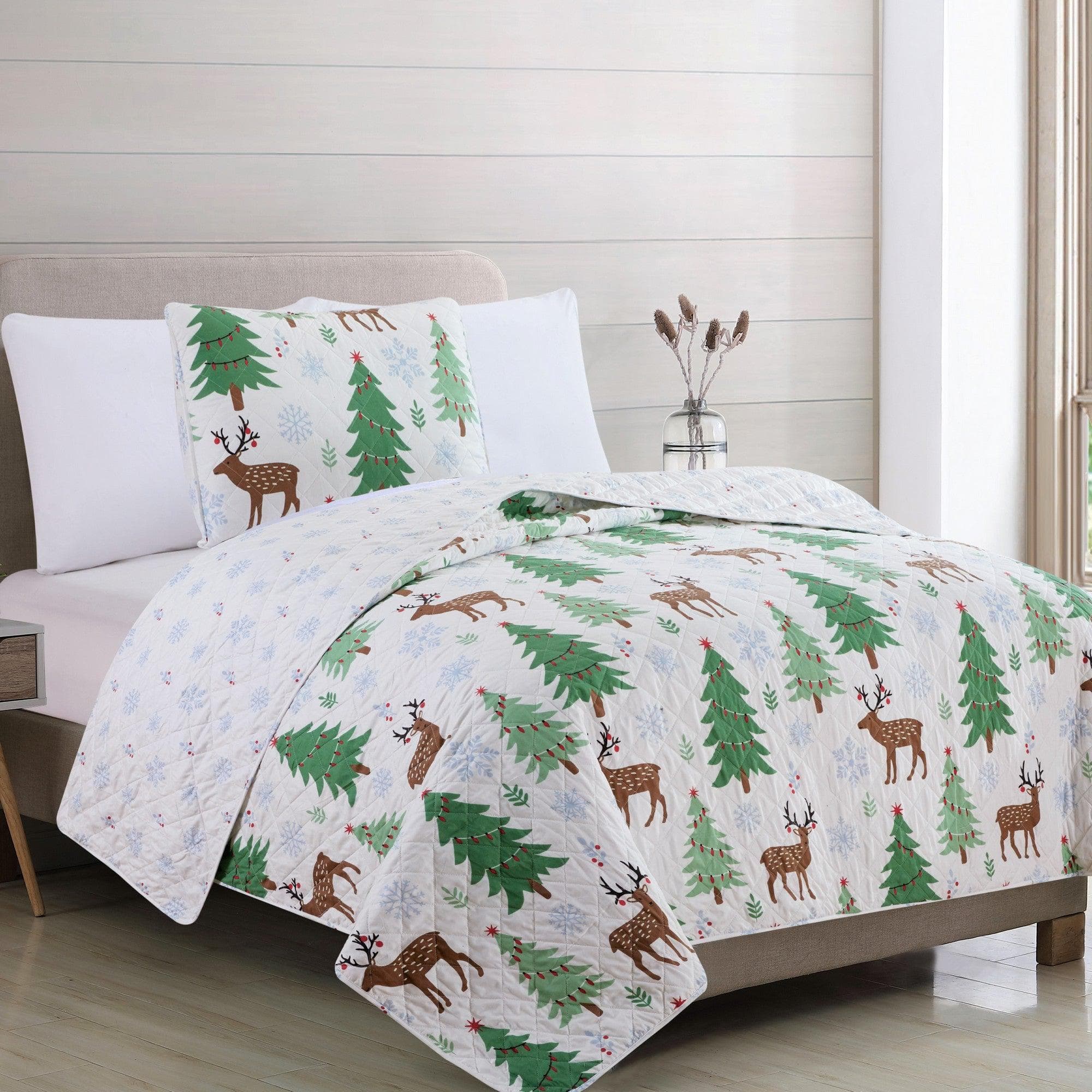 Holiday Quilt - Holly Collection