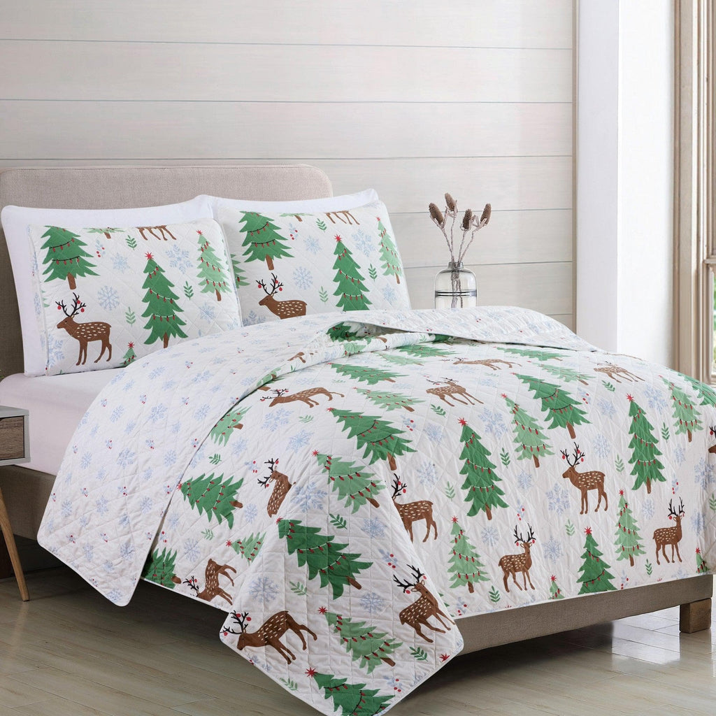 Holiday Quilt - Holly Collection