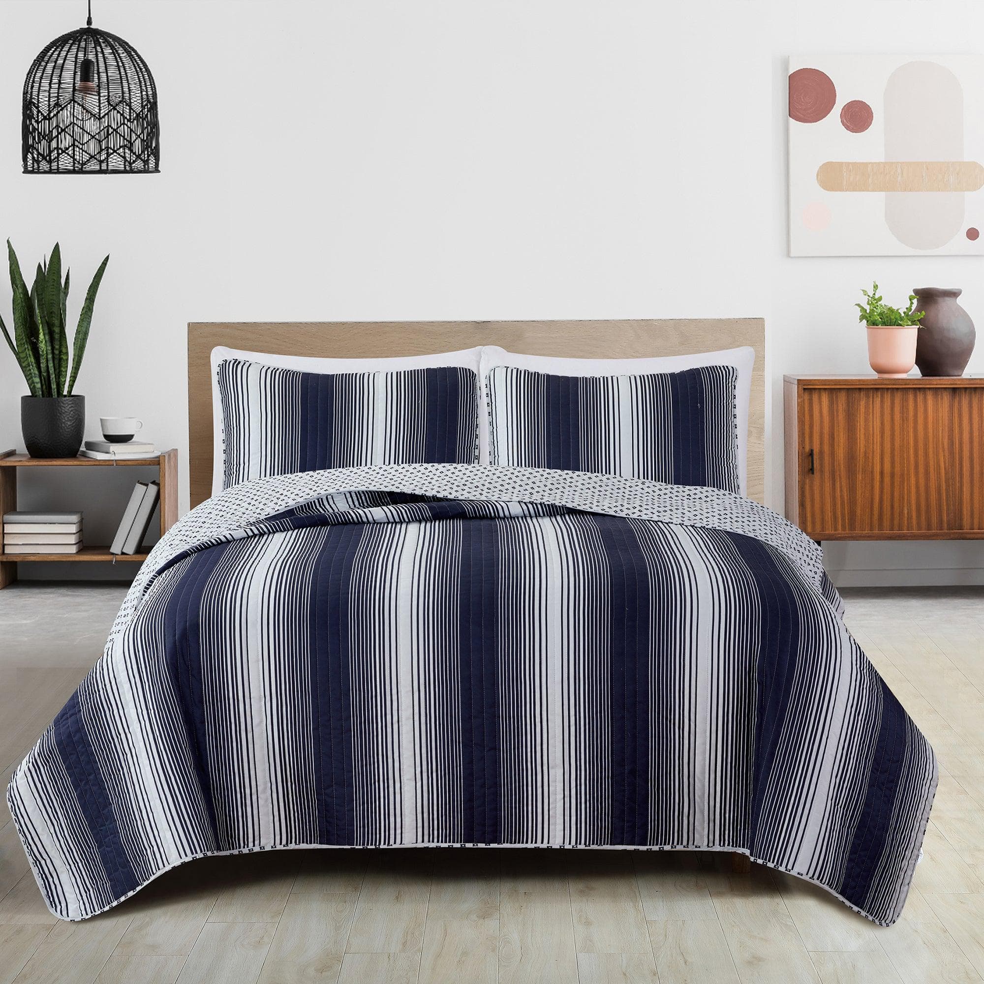 Everette Collection Ombre Striped Quilt Set