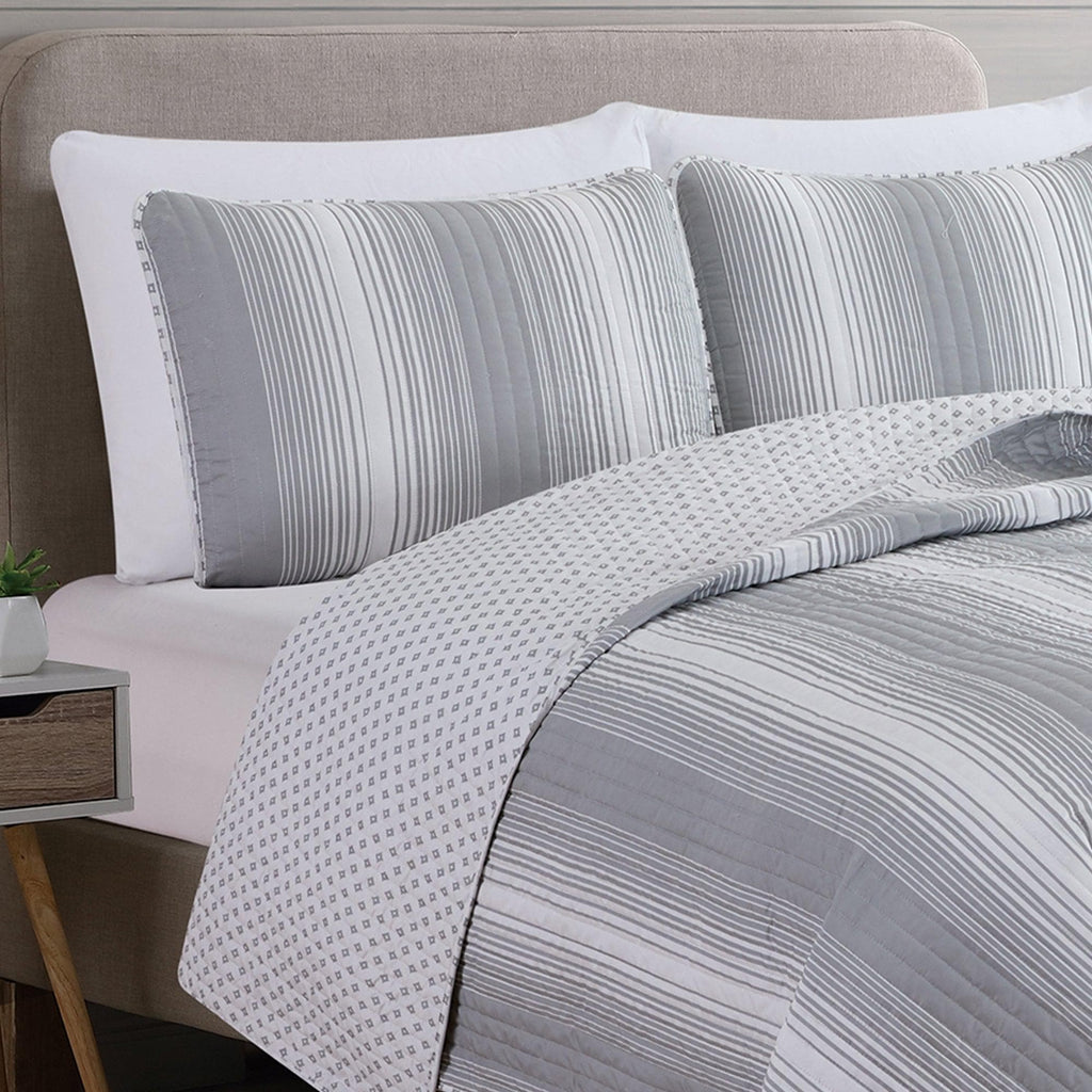 Everette Collection Ombre Striped Quilt Set