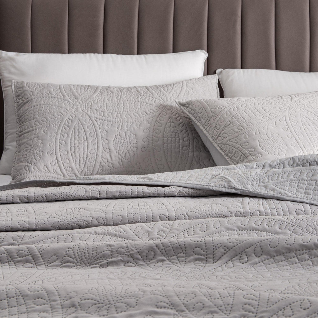 Oversized Medallion Quilt Set - Clara Collection