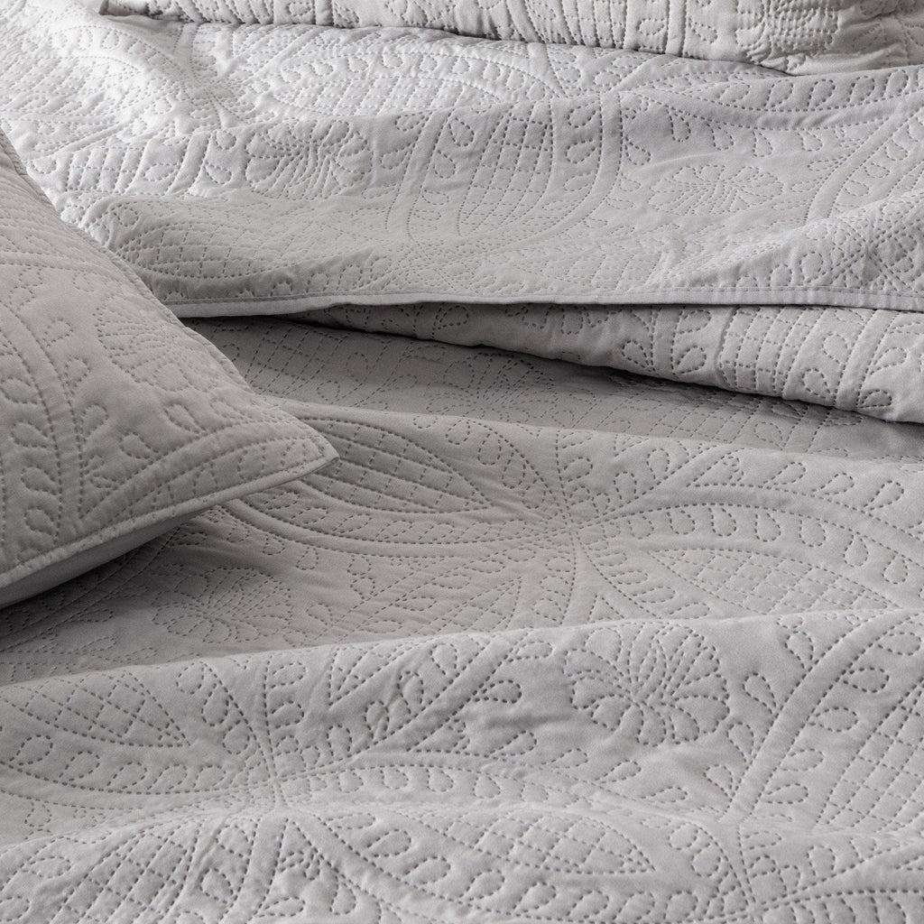 Oversized Medallion Quilt Set - Clara Collection