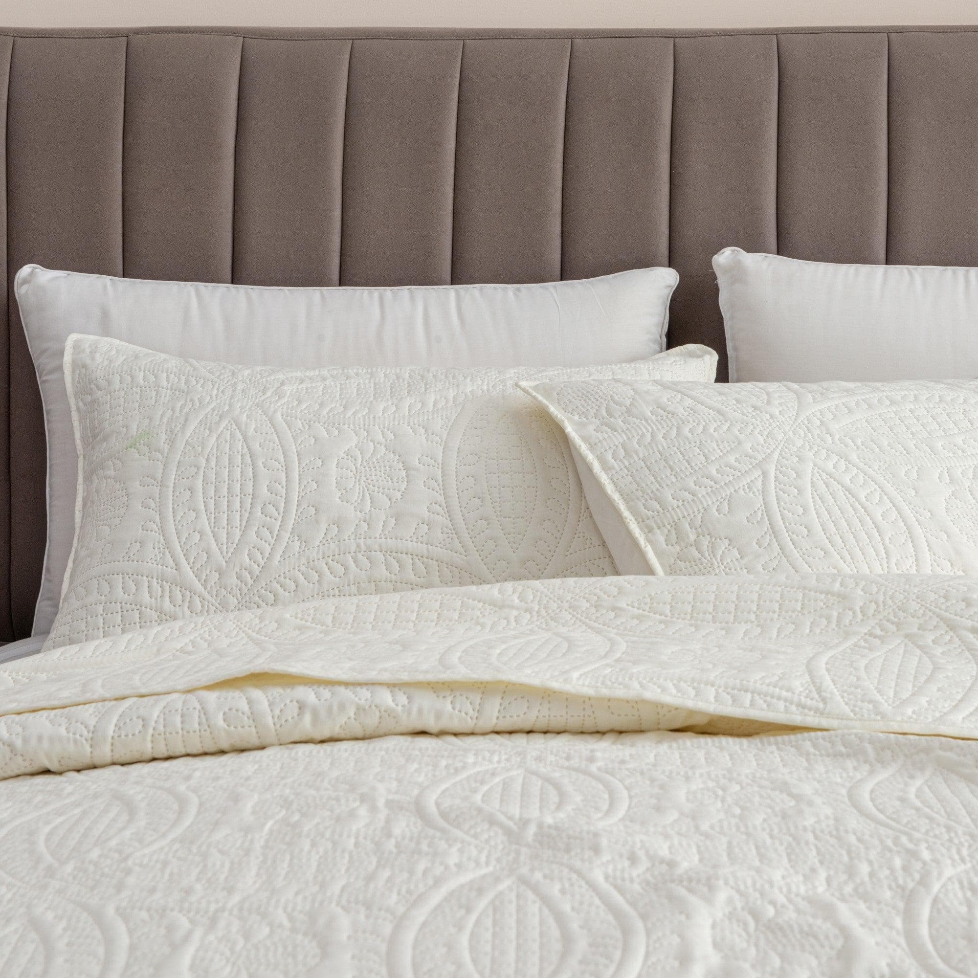 Oversized Medallion Quilt Set - Clara Collection