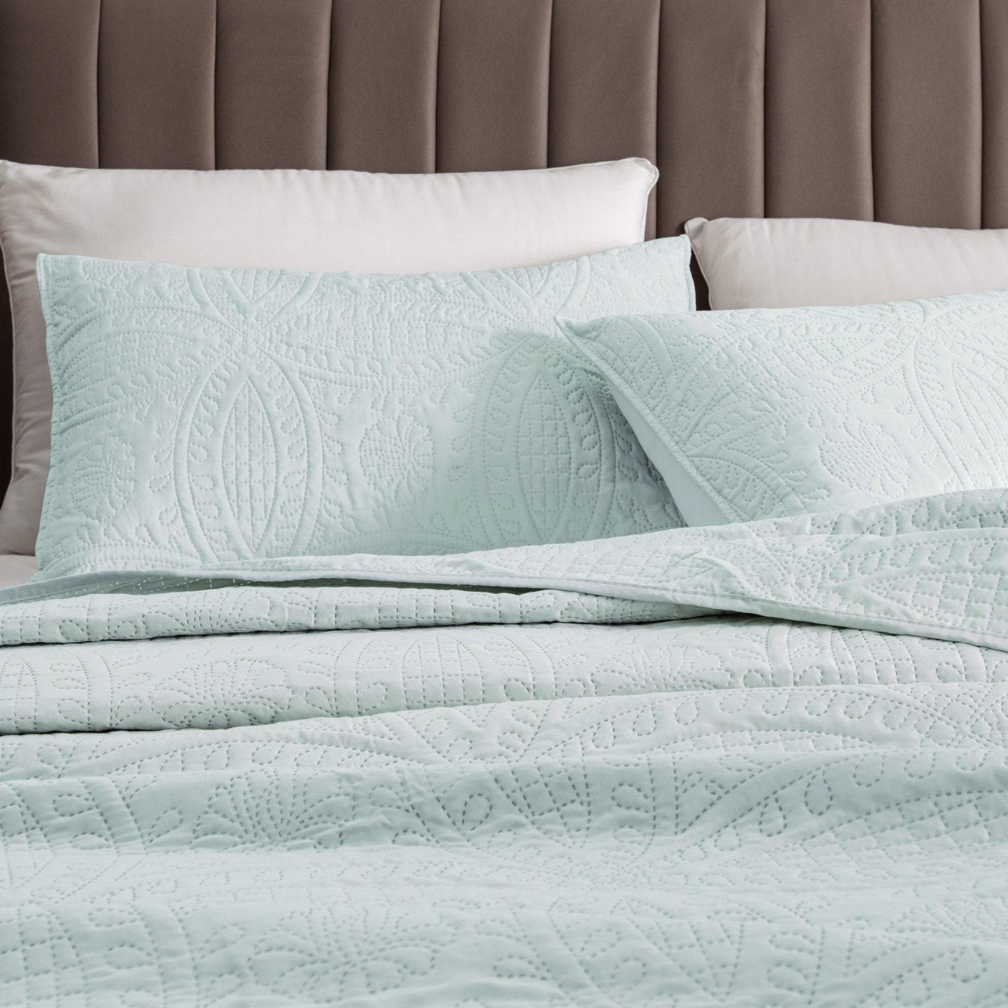 Oversized Medallion Quilt Set - Clara Collection
