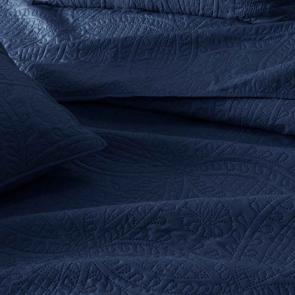 Oversized Medallion Quilt Set - Clara Collection