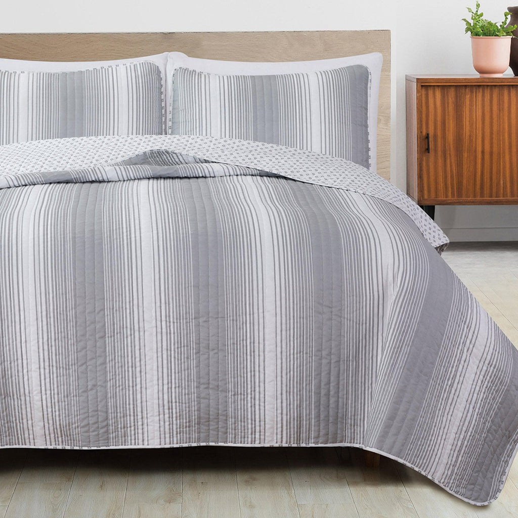 Everette Collection Ombre Striped Quilt Set