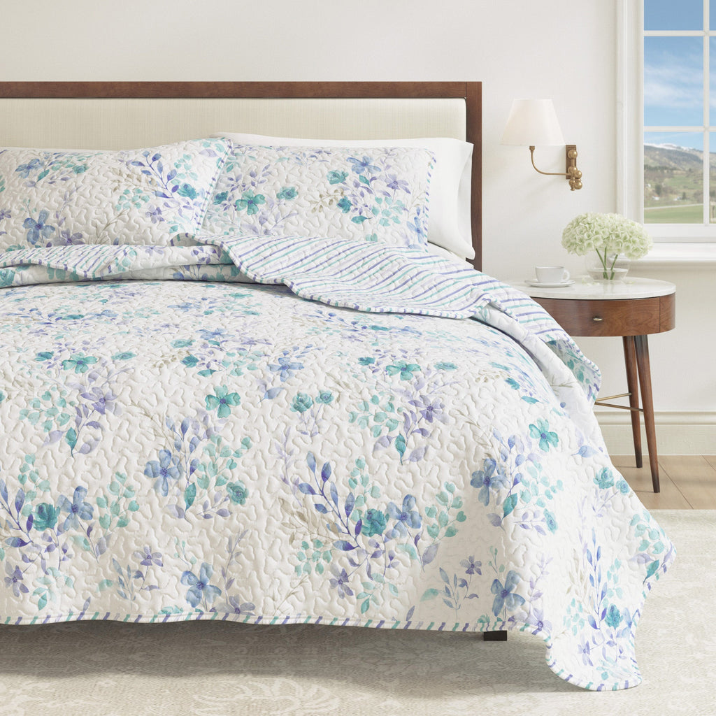 April Morning Floral Quilt Set