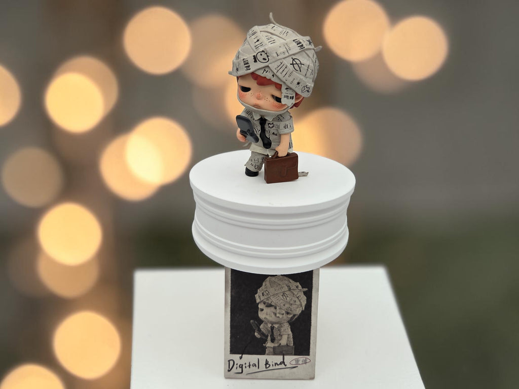 Momof2boyz Shop Hirono Tamed Wildgrass figure, newspaper-wrapped head, holding phone, briefcase, commentary on digital age.