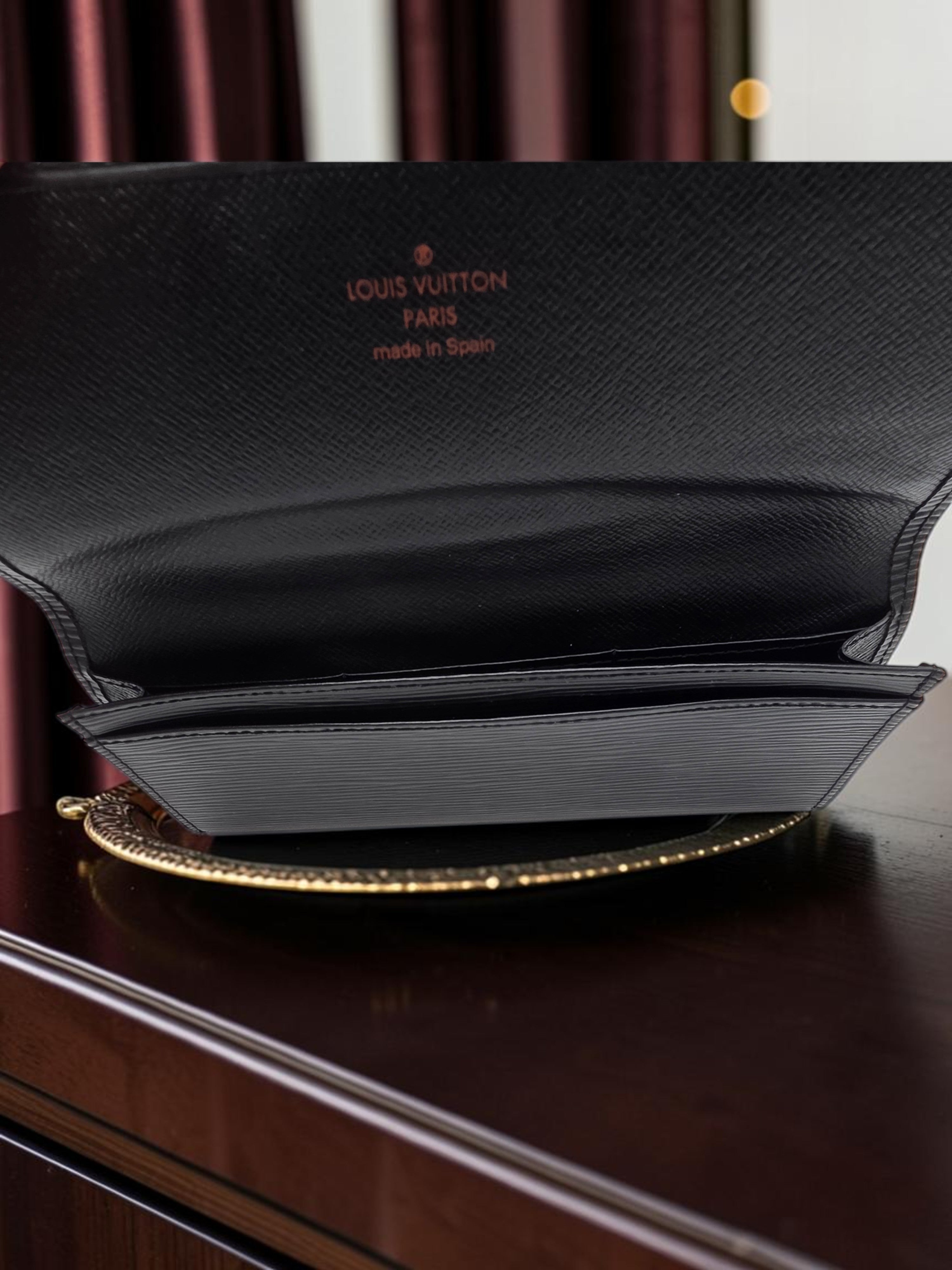 Momof2boyz Shop pre-owned black Epi leather Louis Vuitton long wallet with interior branding and card slots