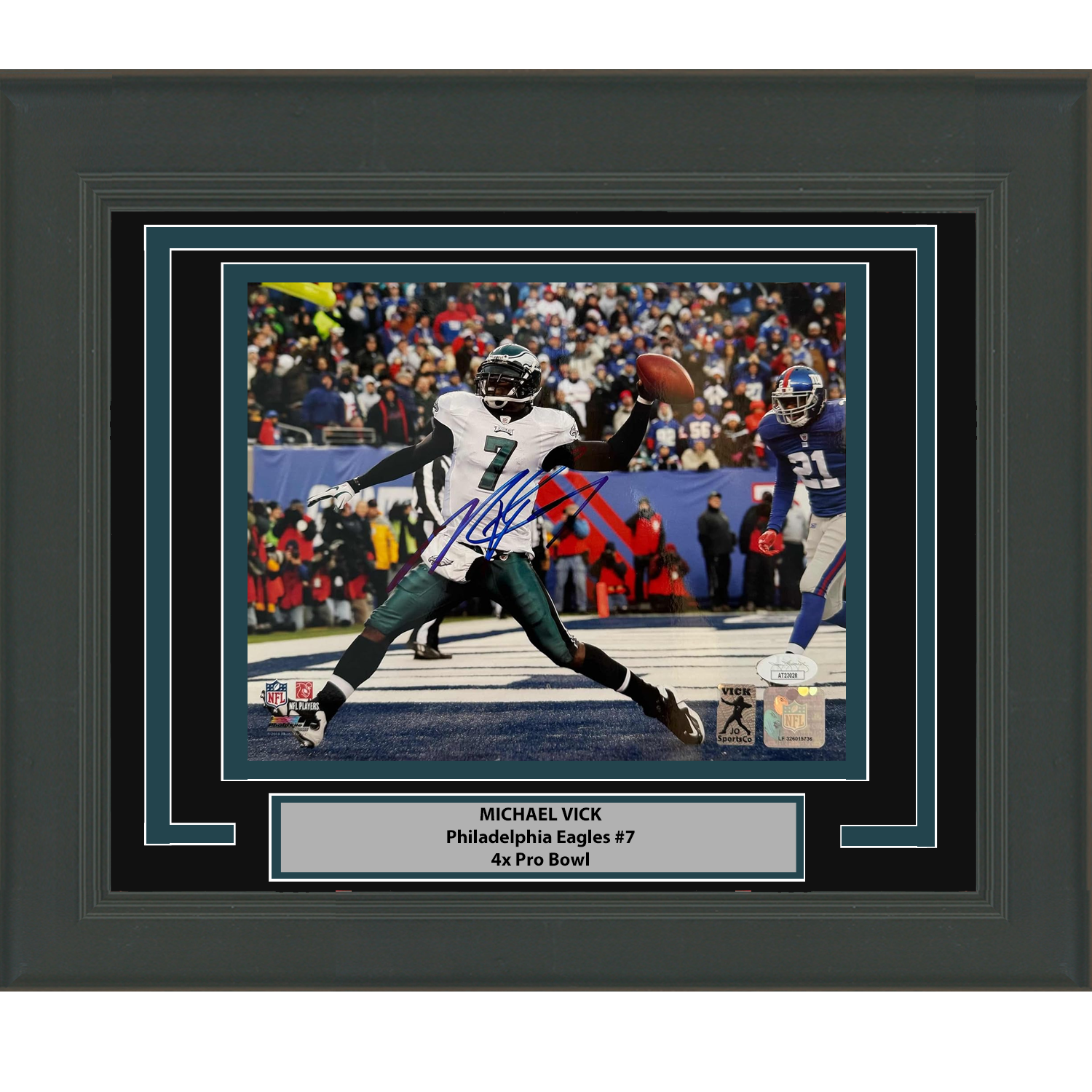 Framed Autographed/Signed Michael Mike Vick Philadelphia Eagles 8x10 Football Photo JSA COA